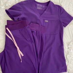 SOLD- Figs ULTRA VIOLET 💜 scrub set XXS/XSP